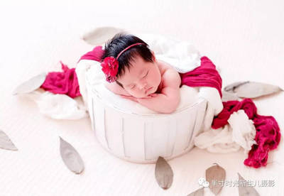 【聊城半寸時光兒童攝影】新生兒到底應該多抱抱還是多躺躺呢?